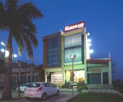 https://imgcld.yatra.com/ytimages/image/upload/t_hotel_yatra_city_desktop/v1441455988/Domestic Hotels/Hotels_ Zirakpur /Hotel Maharani Regency/NIGHT_VIEW.jpg